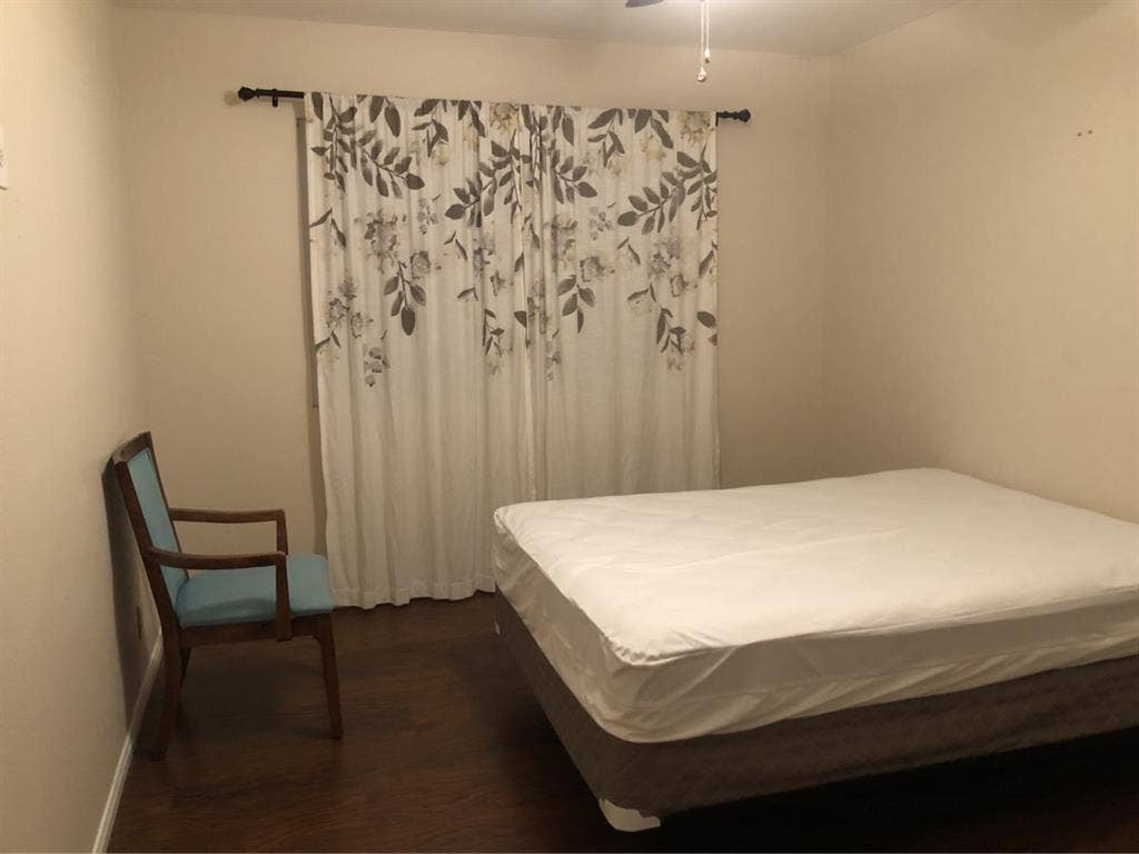 House share, private bath,