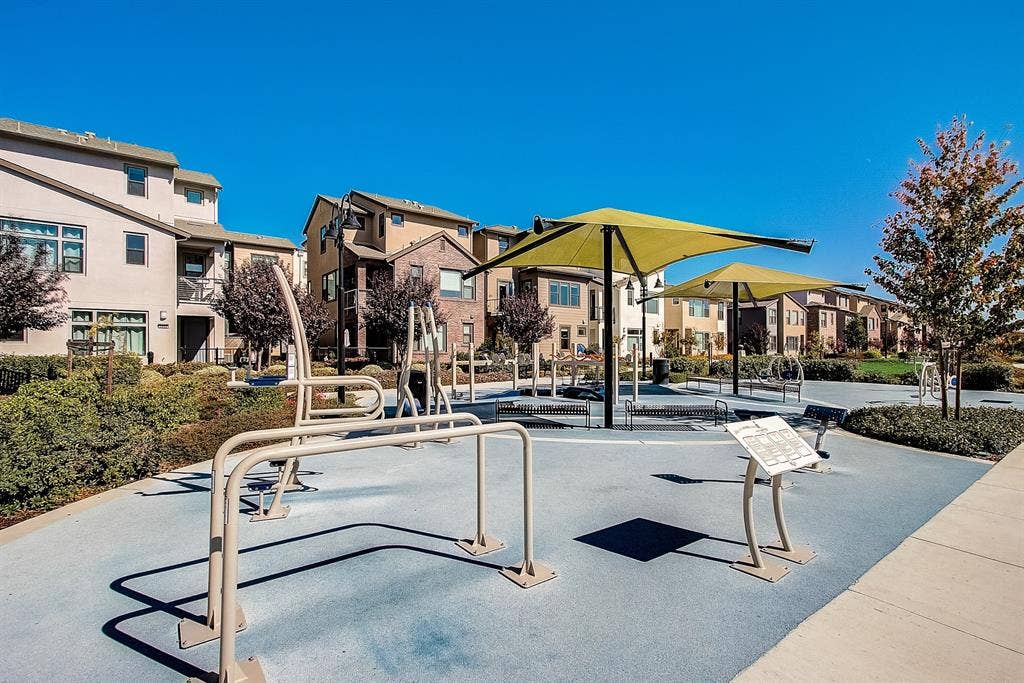 Private Room/Bath in  House