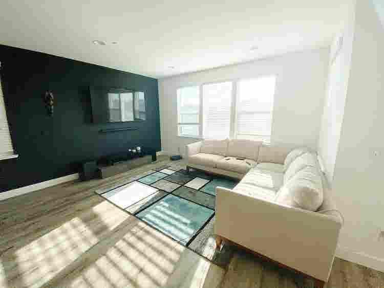 Private Room/Bath in  House