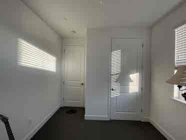 Private Room/Bath in  House