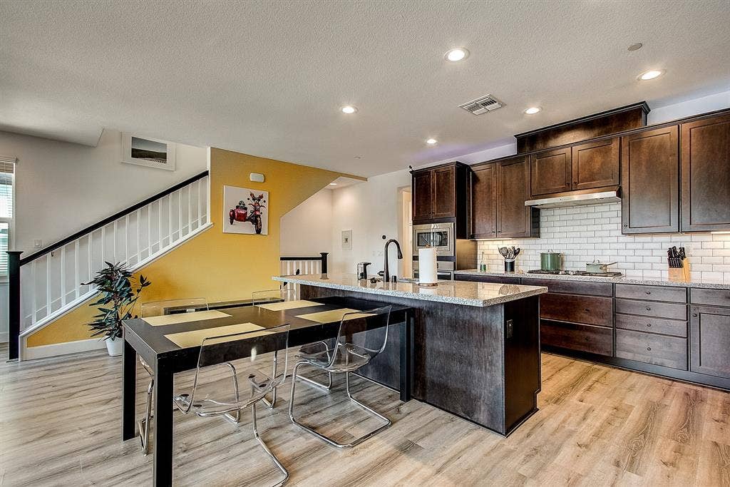 Private Room/Bath in  House