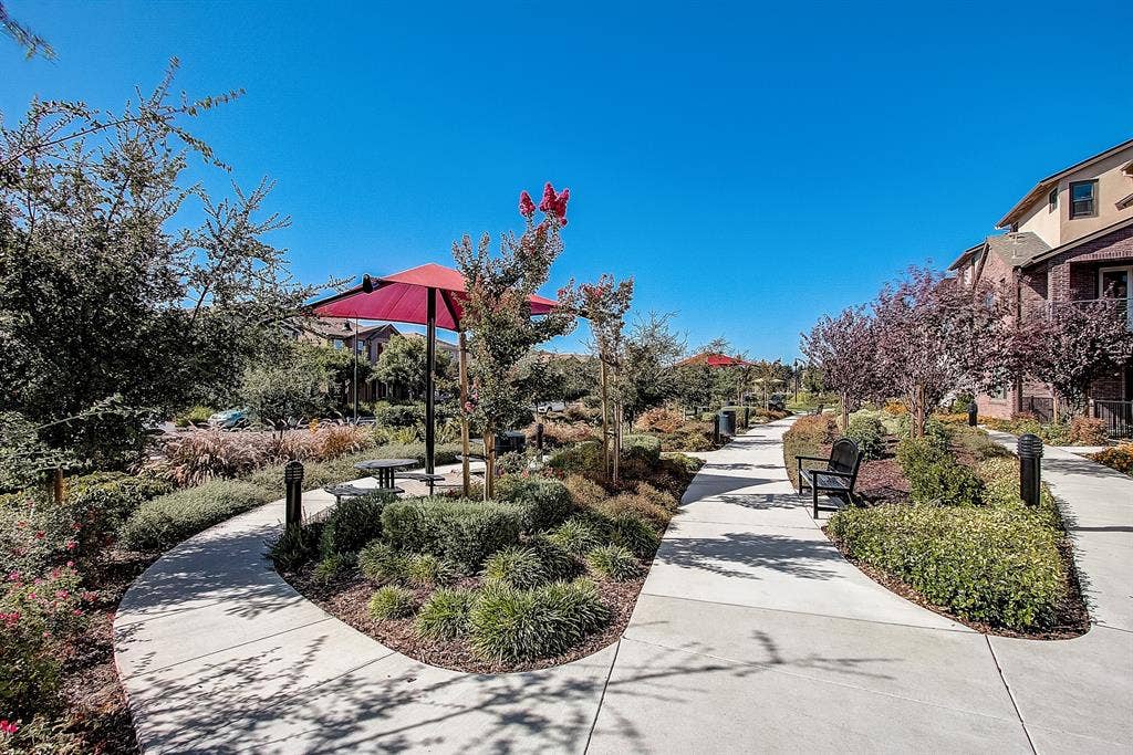 Private Room/Bath in  House