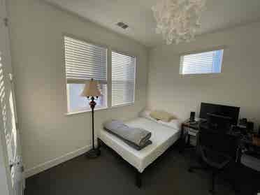 Private Room/Bath in  House