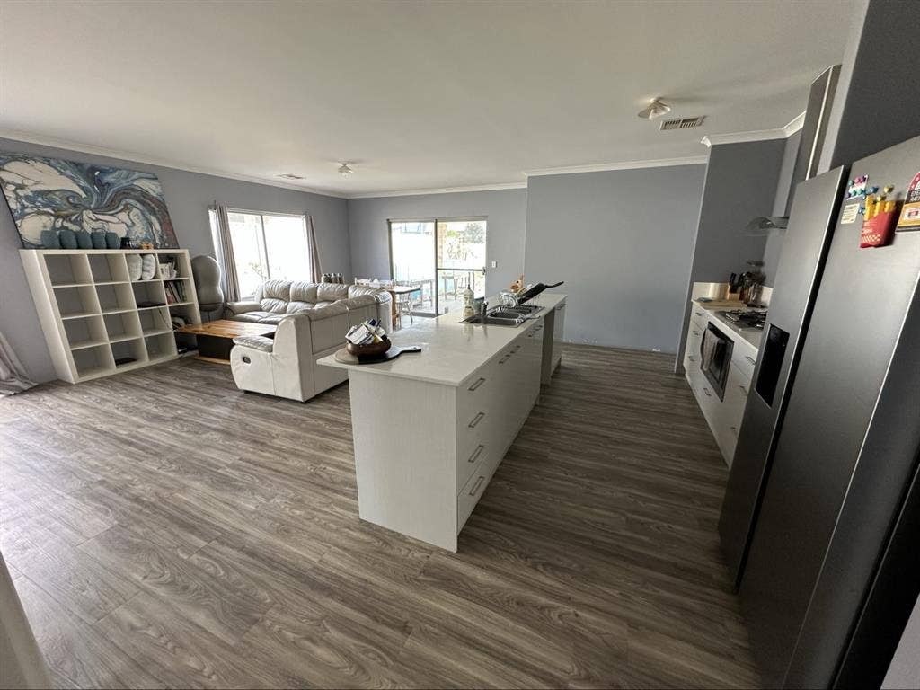 House share for backpackers