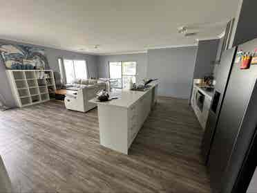 House share for backpackers