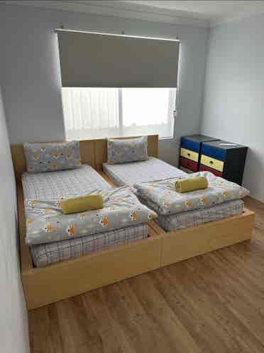 House share for backpackers