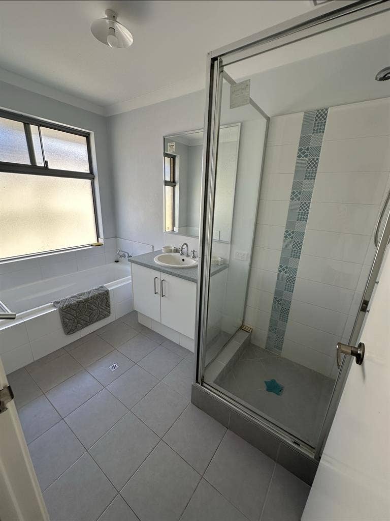 House share for backpackers