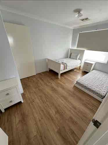 House share for backpackers