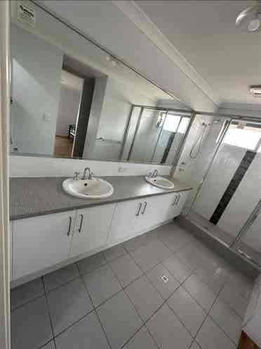House share for backpackers