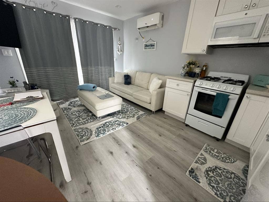 Cozy, Clean, Private Home in NOHO