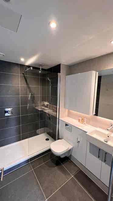 En suite available June 1