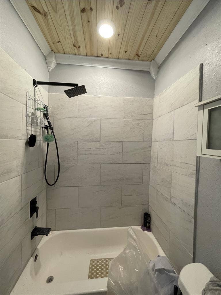 Room for rent near Deep Ellum.