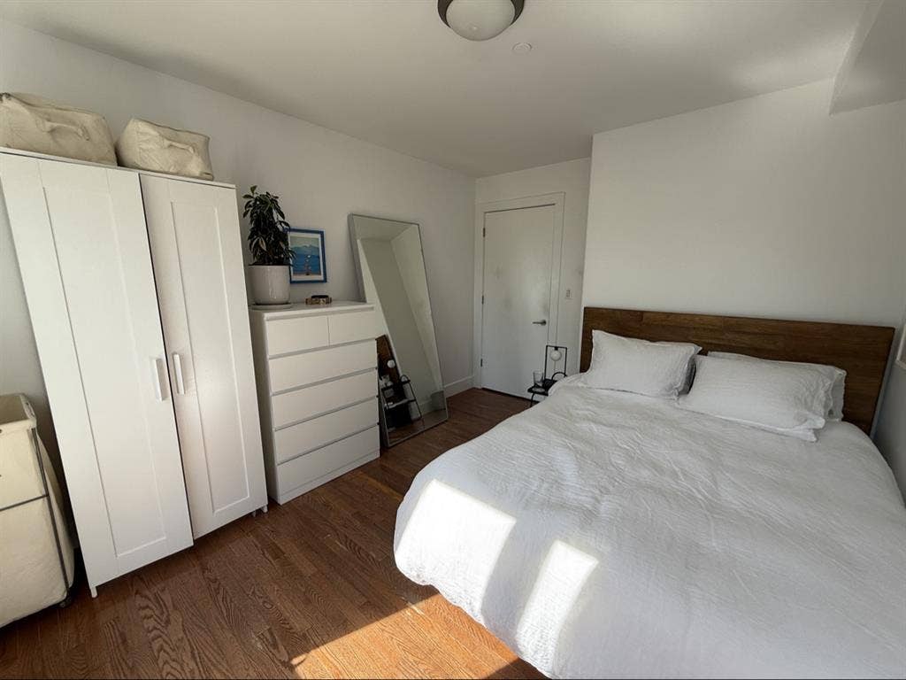 Looking for a new roommate June 1st