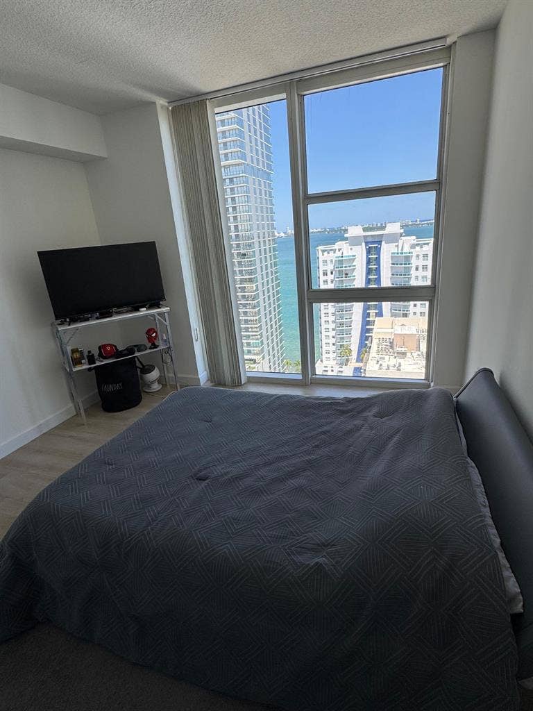 Private Room Edgewater