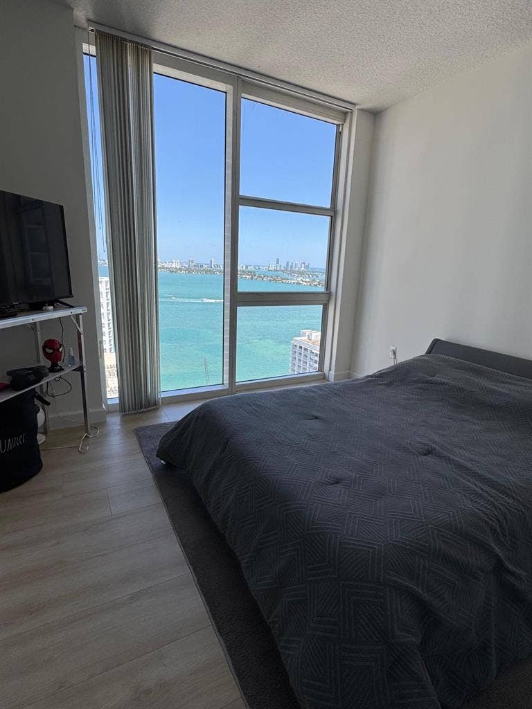 Private Room Edgewater