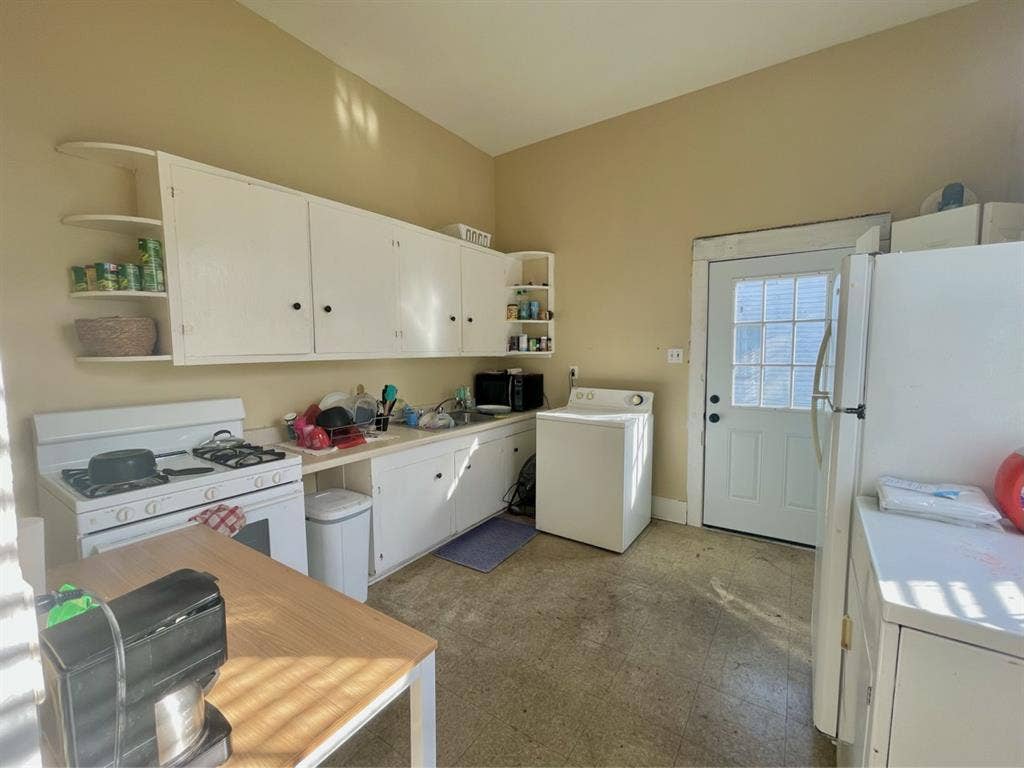 Roommate? Flexible leasing options!