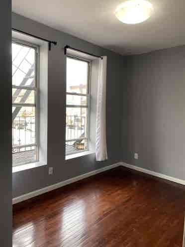 Looking for roommate  Bedstuy