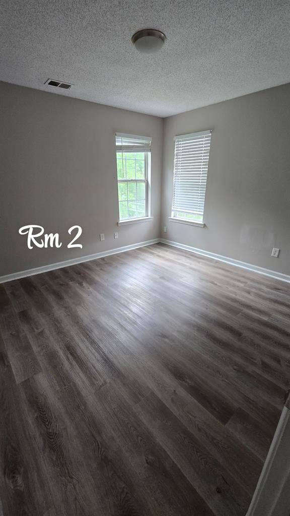 2 Unfurnished rooms for rent