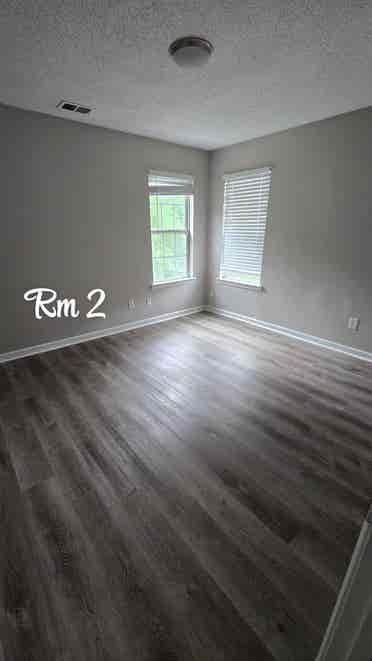 2 Unfurnished rooms for rent