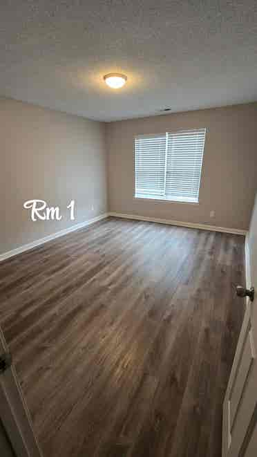 2 Unfurnished rooms for rent