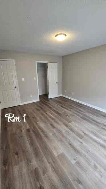 2 Unfurnished rooms for rent