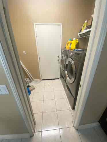 Room available / shared bathroomm