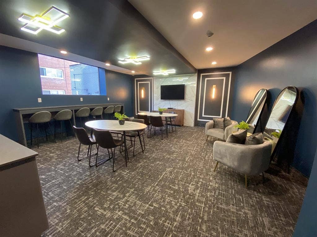 Studio apartment for lease transfer