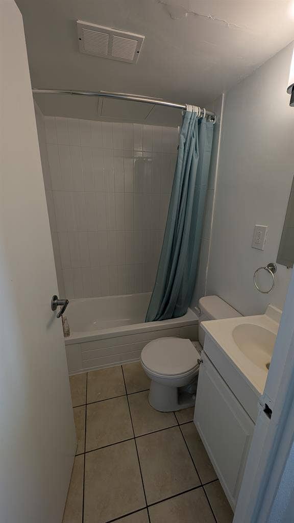 Studio apartment for lease transfer