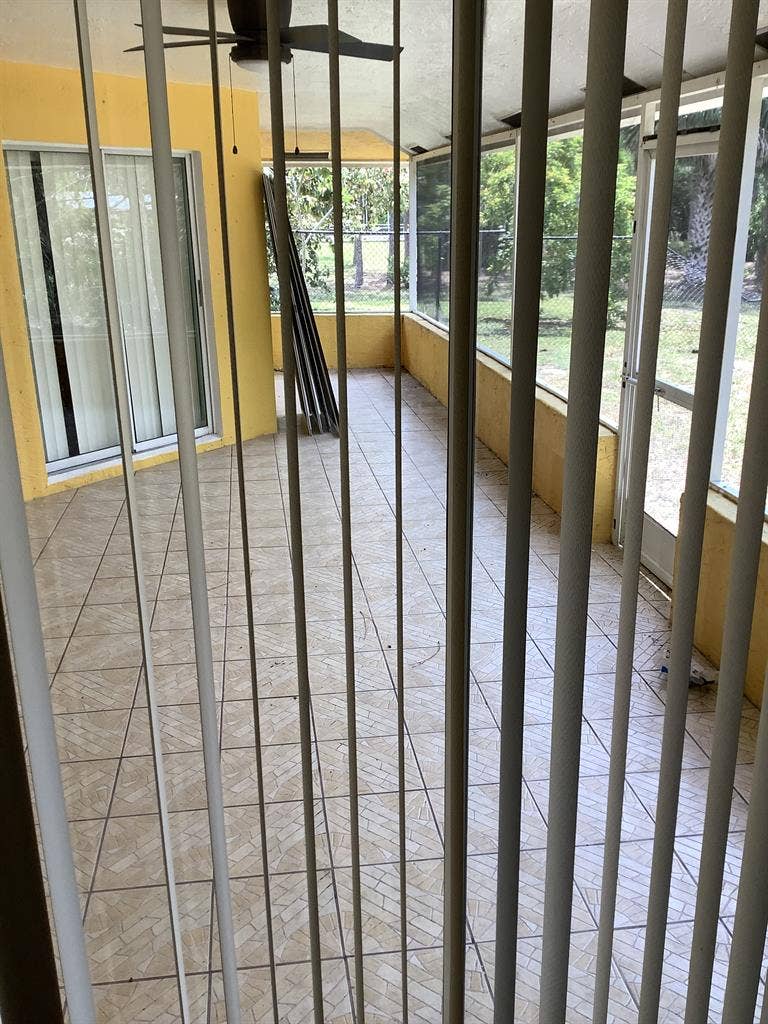 Room for rent. Avail now