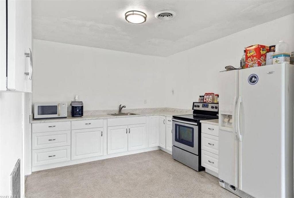 Looking for roomate!