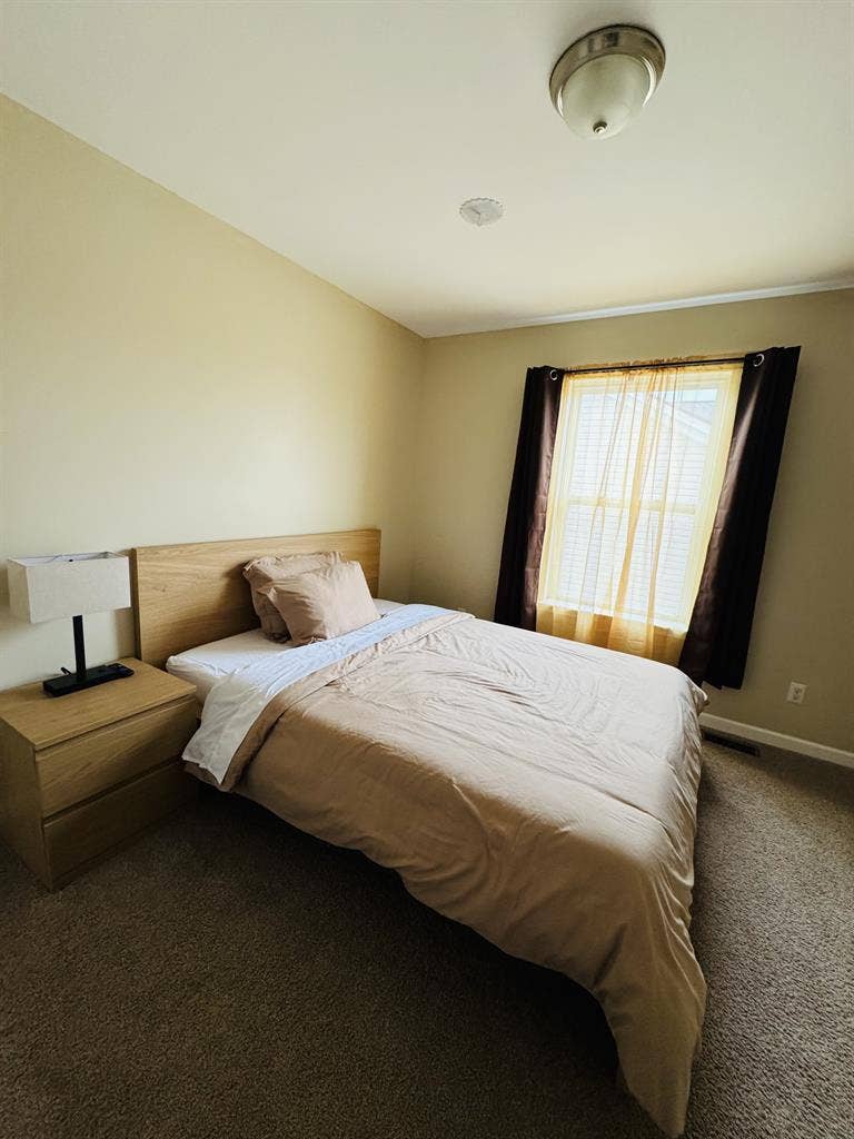 Spacious Private Rooms For Rent