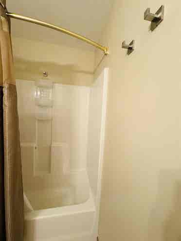 Spacious Private Rooms For Rent