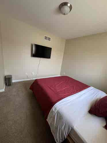Spacious Private Rooms For Rent