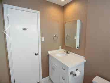 Looking for female roommate