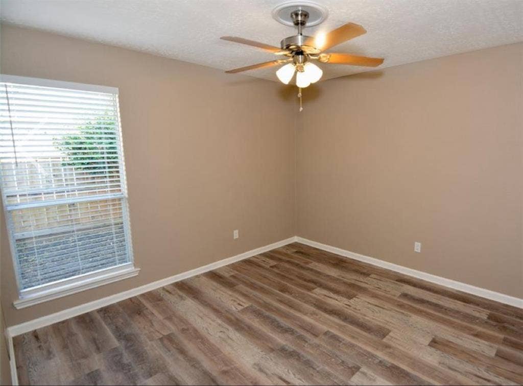 Looking for female roommate