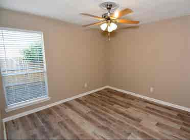 Looking for female roommate