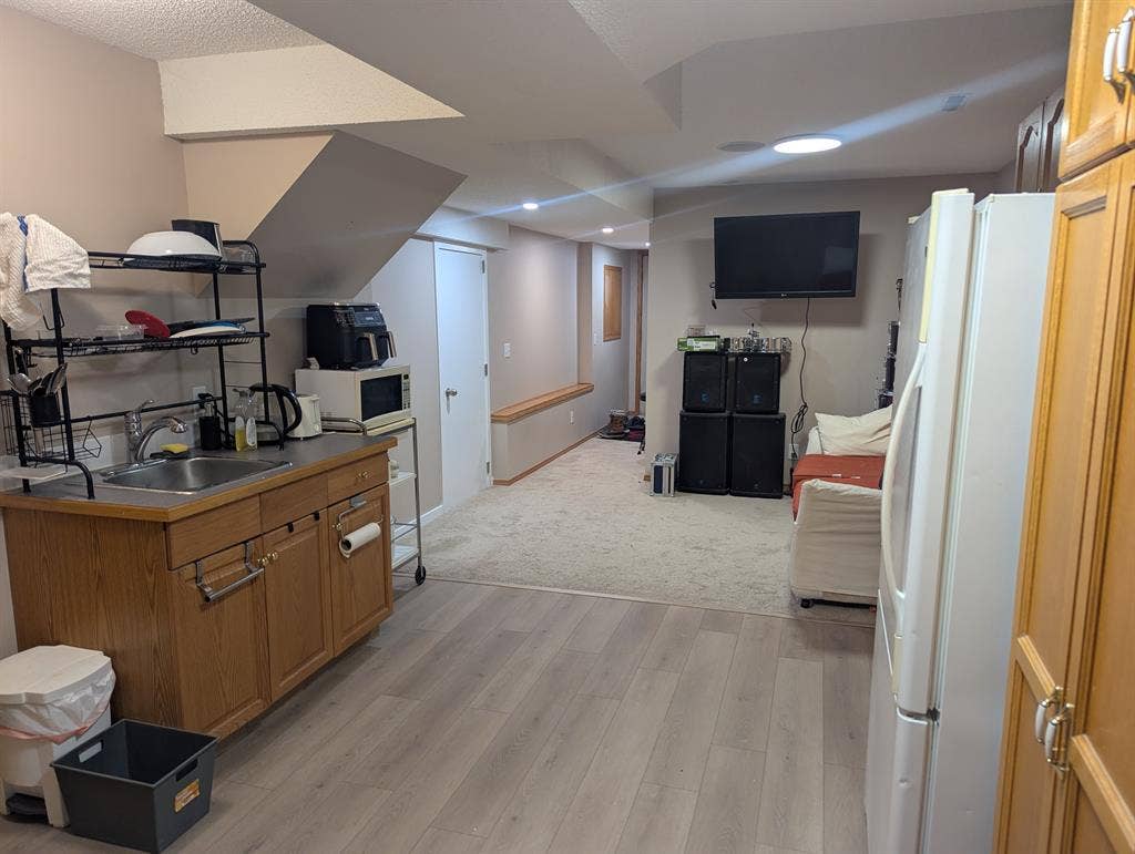 Room for rent in walkout basement