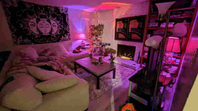 Large upstairs Room for rent