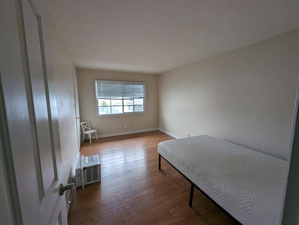 Large upstairs Room for rent
