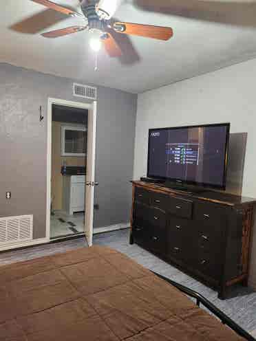 2 bedrooms share bathroom upstairs.