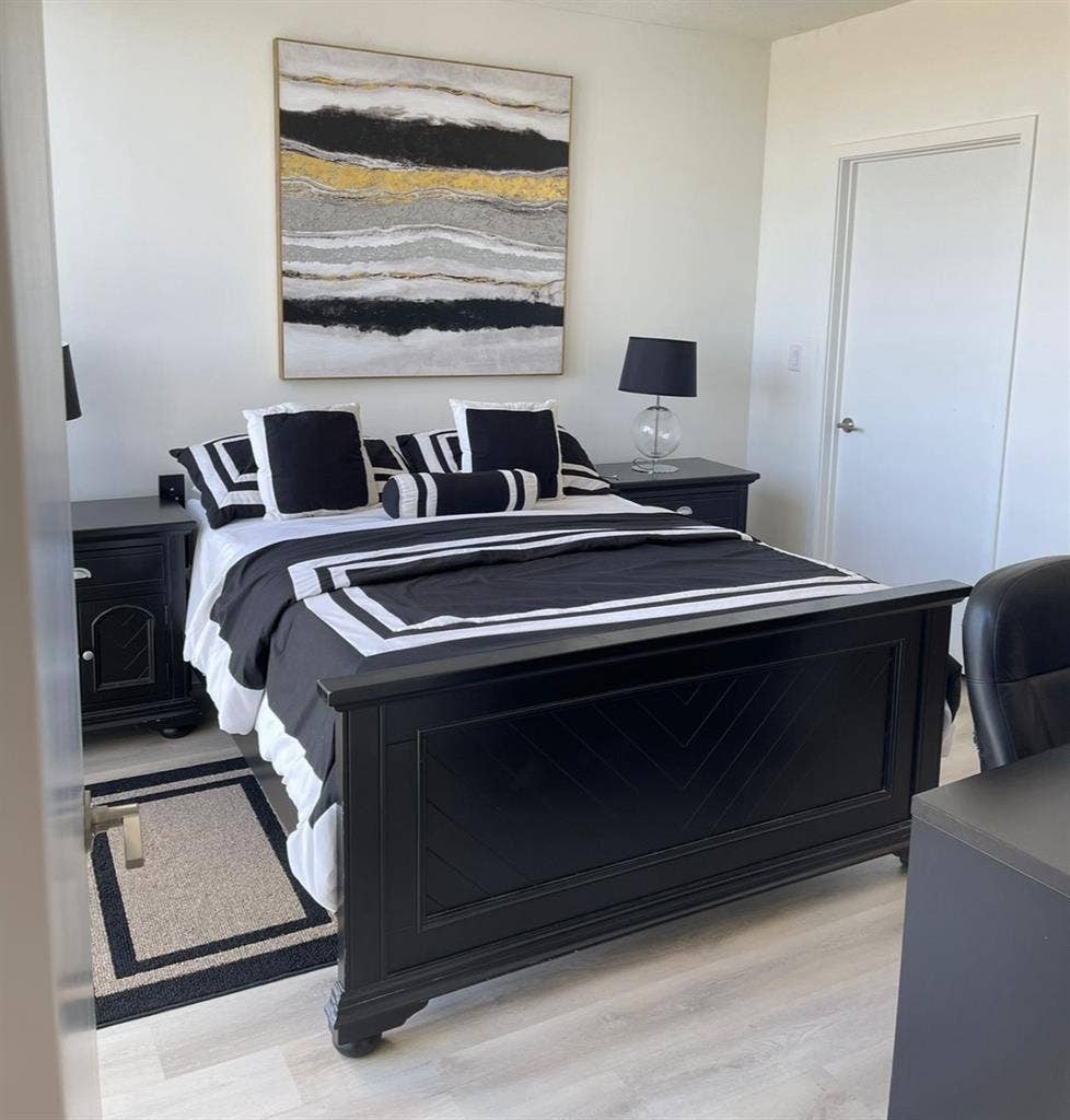 Rent room and bath at
Little Havana