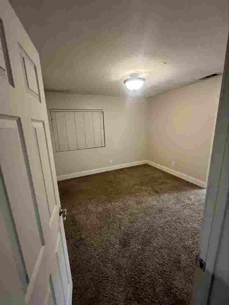 LARGE ROOM FOR RENT IN EASTVALE!