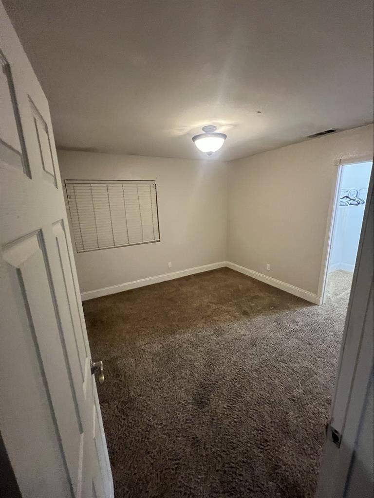 LARGE ROOM FOR RENT IN EASTVALE!