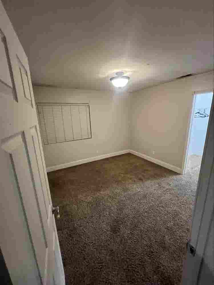 LARGE ROOM FOR RENT IN EASTVALE!