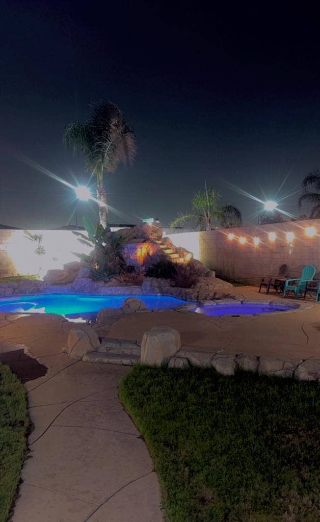 LARGE ROOM FOR RENT IN EASTVALE!