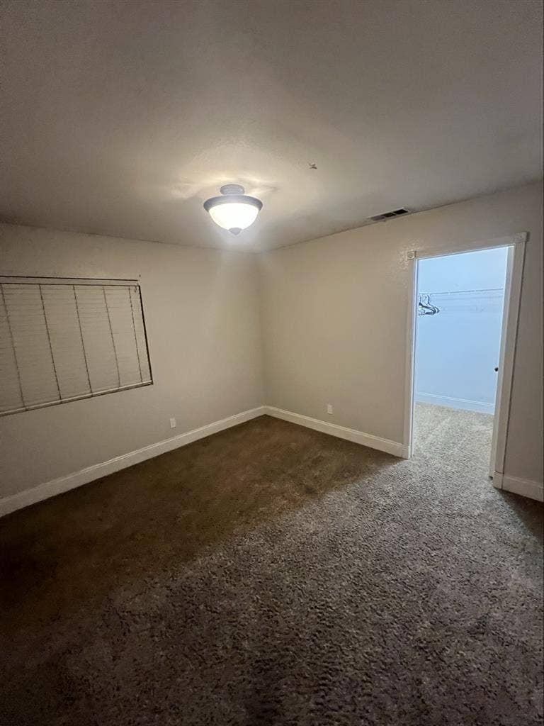 LARGE ROOM FOR RENT IN EASTVALE!