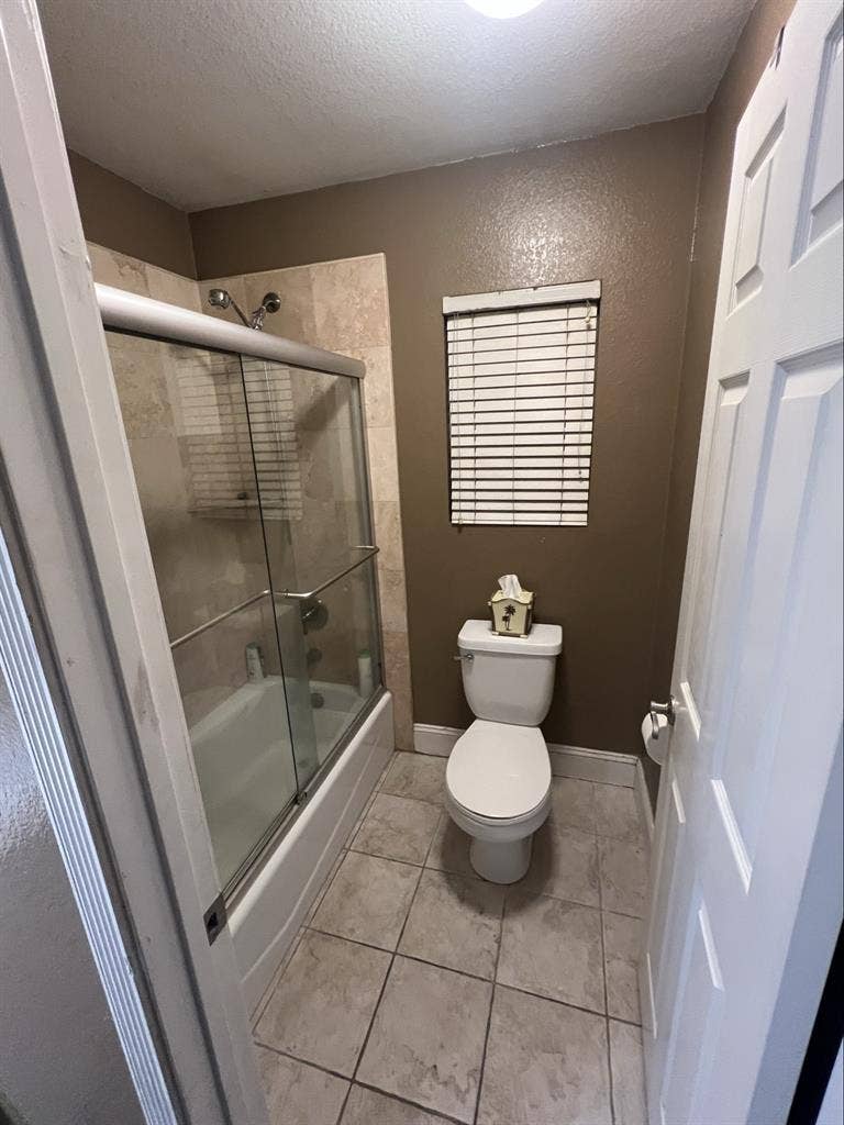 LARGE ROOM FOR RENT IN EASTVALE!