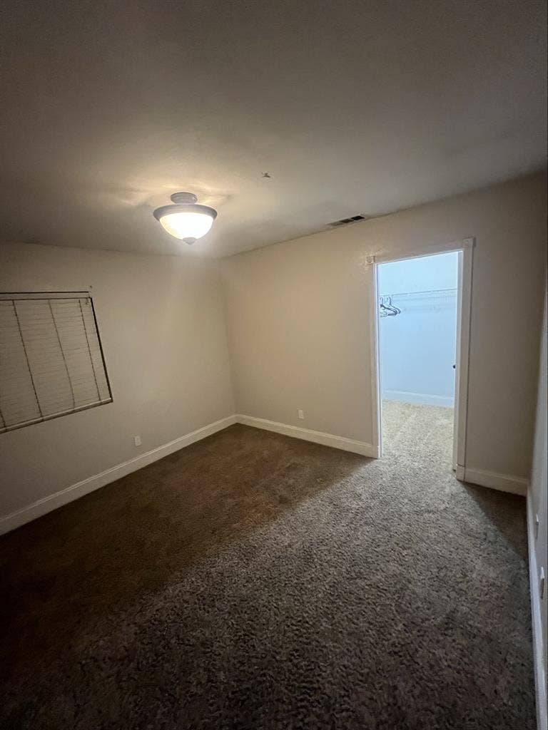 LARGE ROOM FOR RENT IN EASTVALE!