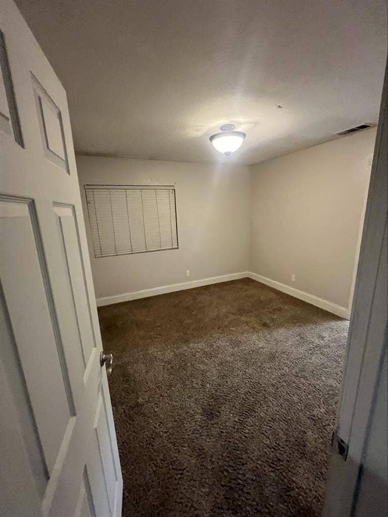 LARGE ROOM FOR RENT IN EASTVALE!