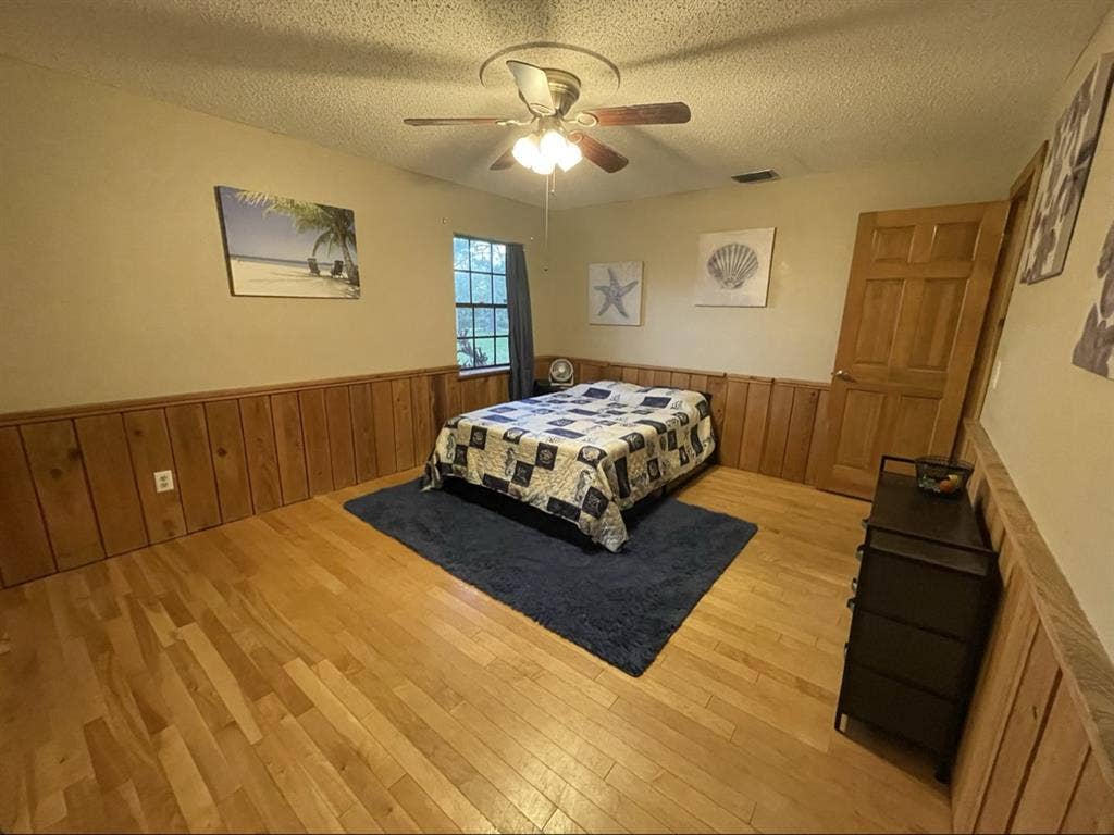 Room for Rent in June Park!